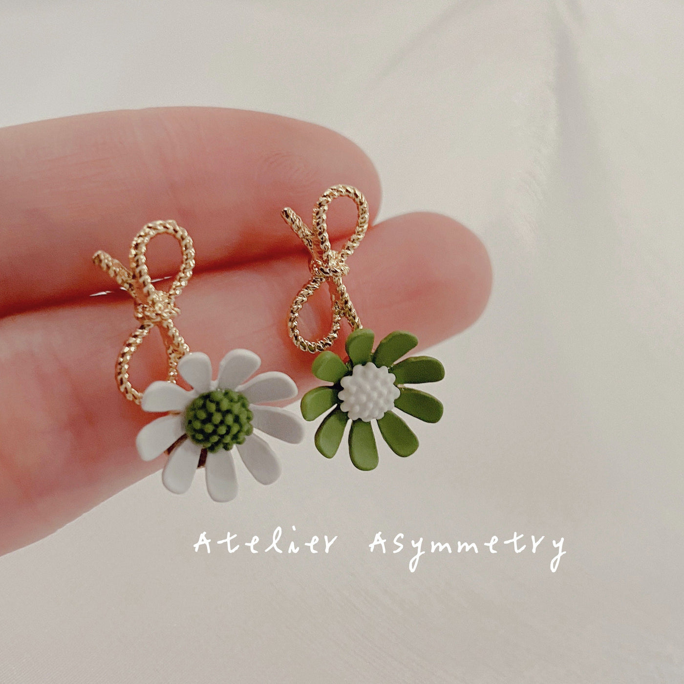 Mismatched Green and White Daisy Stud Earrings 